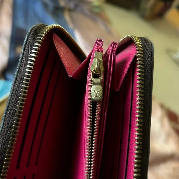 Excellent Condition Louis Vuitton Monogram Wallet
